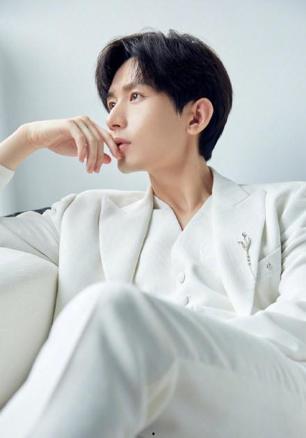 成毅娱乐吃瓜爆料图片,吃瓜爆料图片揭秘幕后真相